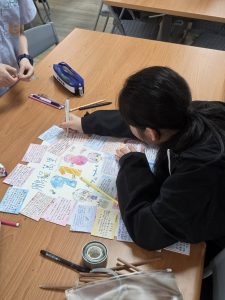 114-2 七年級包高中祈福卡製作活動代表照片